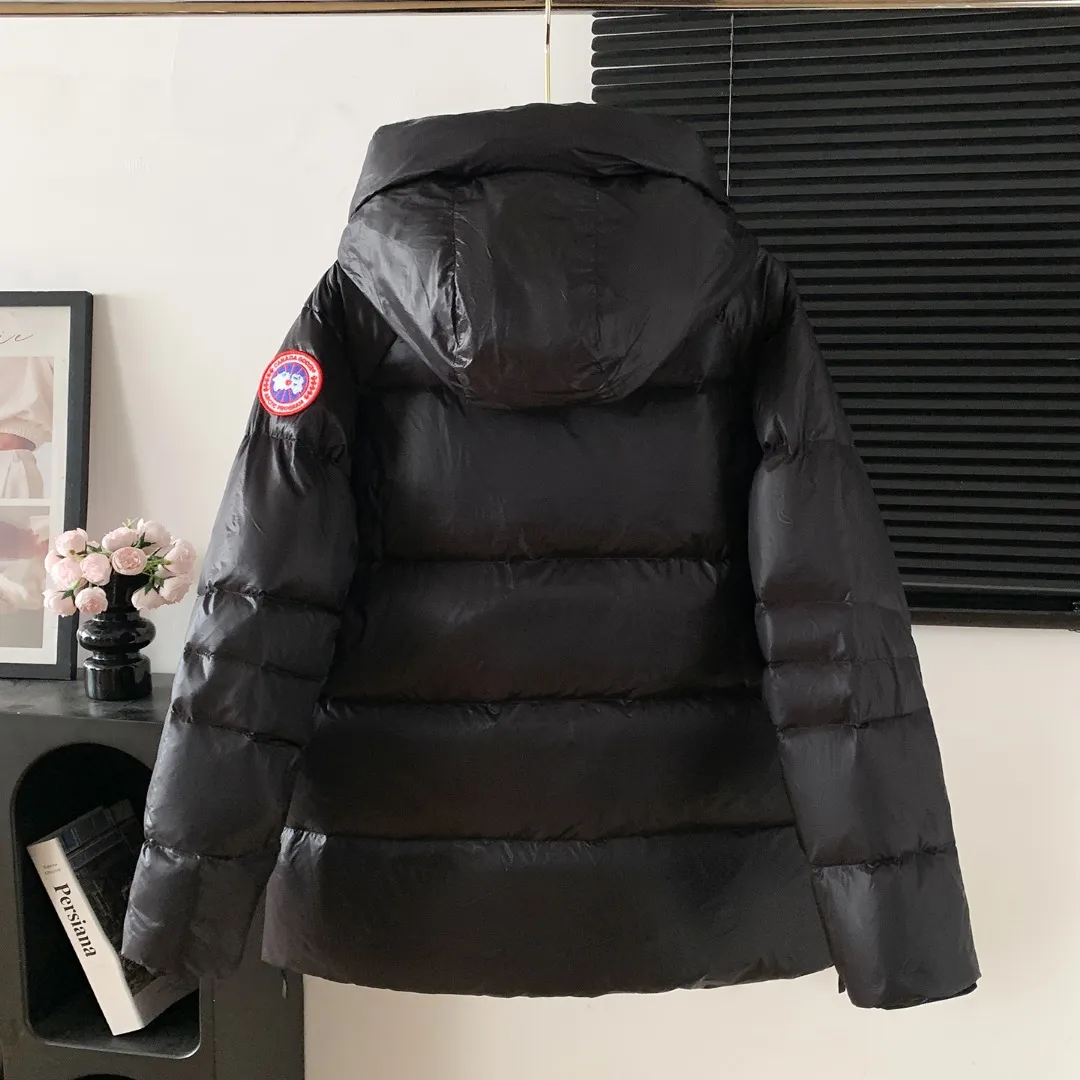 Style number: Y 166 2239L women's model (high version) Canada goose Cypress down jacket Cypress Series' New Arrival allows you to show your difference. This down jacket is an ideal winter piece. This style is filled with white duck down. Featuring a thin, channel-filled construction with lightweight fabrics and trim, it feels lightweight and adds warmth. The suede knit stand-up collar that protects the chin is soft and adds comfort. An adjustable down hood with cord closure adds warmth and protection against the elements. The back is designed with the iconic double-stripe Black reflective decorative stripes, making you more visible in dim environments. The inner layer has removable elastic straps, making the jacket easy to carry on the shoulder and hands-free. The side zipper gusset is breathable when moving. Color: Black Red Label Silver Birch Size: XS-2XL